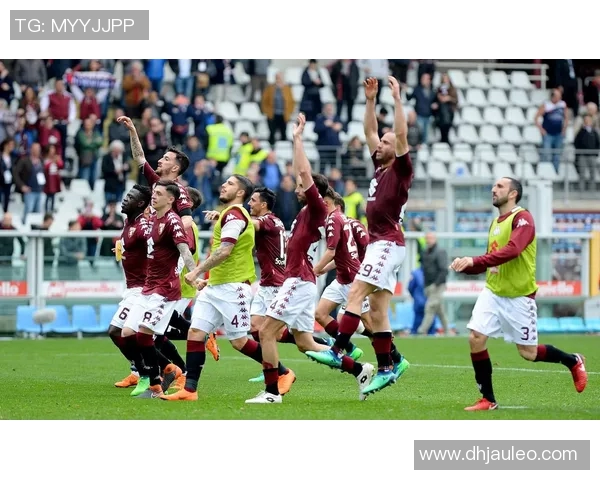 曼彻斯特与亚特兰大激战在即球迷期待精彩对决与历史碰撞