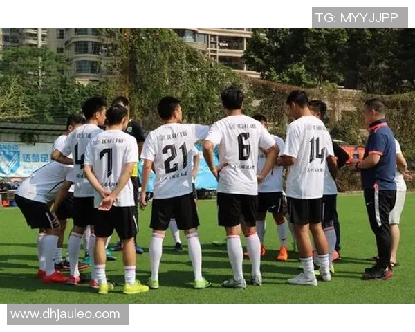 贵州队与恒大队的激烈射门对决引发球迷热议与期待 贵州队与恒大队的激烈射门对决引发球迷热议与期待