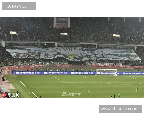 隆迪那与柏拉拿的精彩对决揭示了足球战术与团队协作的完美结合