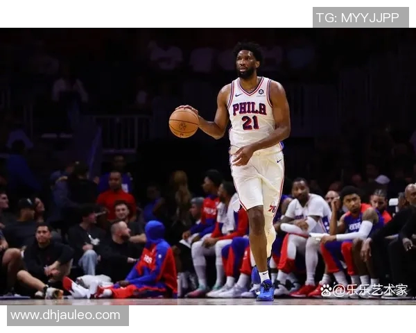 乔尔恩比德如何在NBA赛场上实现自我突破与团队协作的完美结合